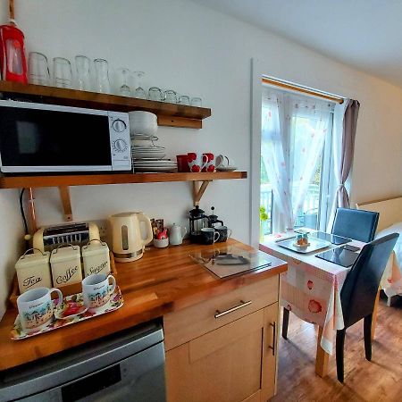 Cozy Snug Room, Short Drive To Lyme Regis, Crackling Fireplace, Private Balcony & Stunning Countryside Views, Free Private Parking & Wifi Axminster Extérieur photo