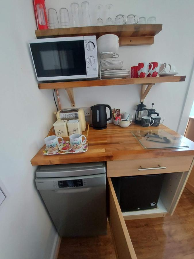 Cozy Snug Room, Short Drive To Lyme Regis, Crackling Fireplace, Private Balcony & Stunning Countryside Views, Free Private Parking & Wifi Axminster Extérieur photo