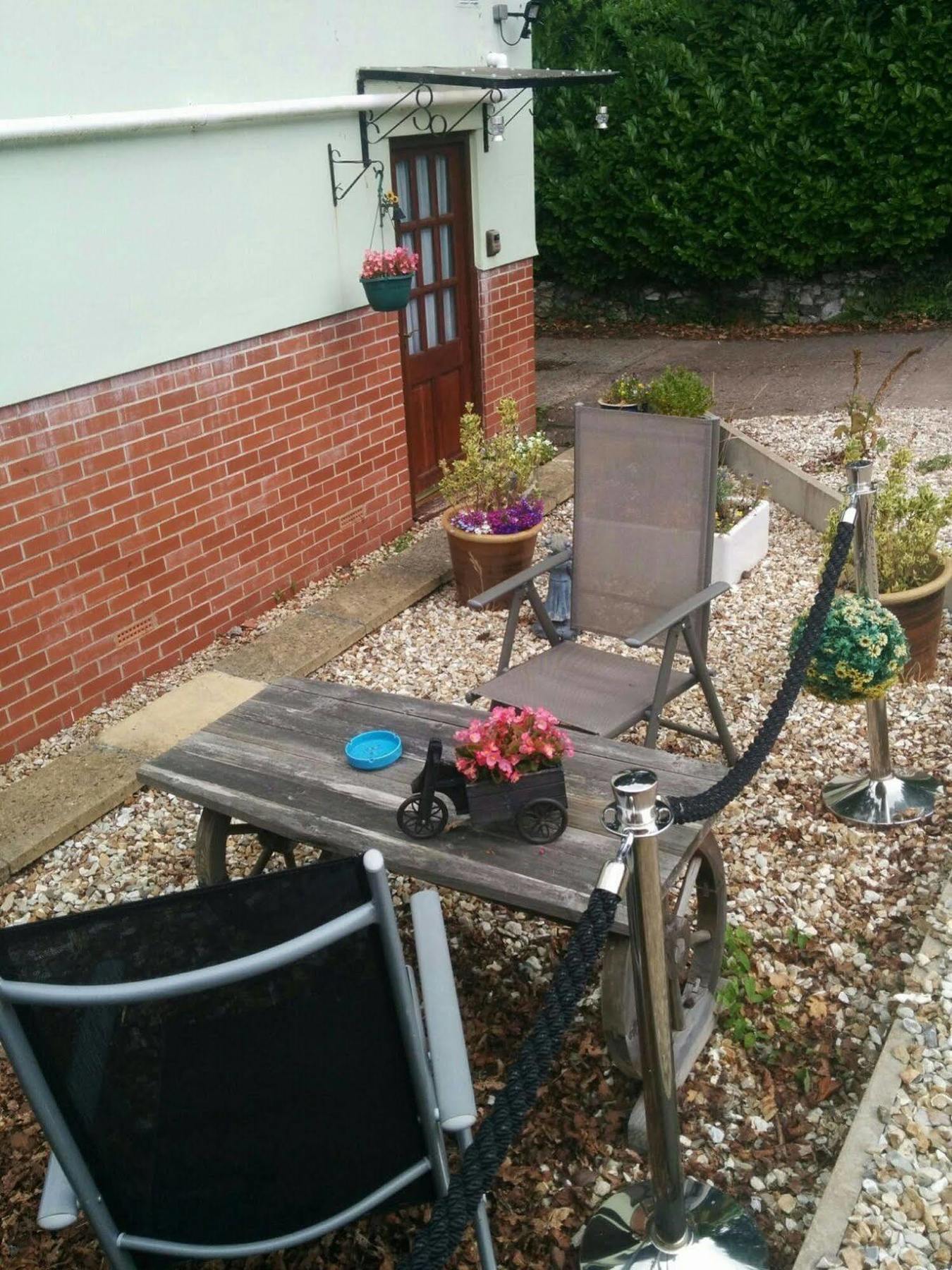 Cozy Snug Room, Short Drive To Lyme Regis, Crackling Fireplace, Private Balcony & Stunning Countryside Views, Free Private Parking & Wifi Axminster Extérieur photo