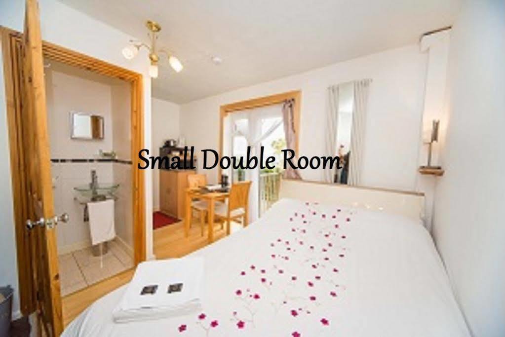 Cozy Snug Room, Short Drive To Lyme Regis, Crackling Fireplace, Private Balcony & Stunning Countryside Views, Free Private Parking & Wifi Axminster Extérieur photo