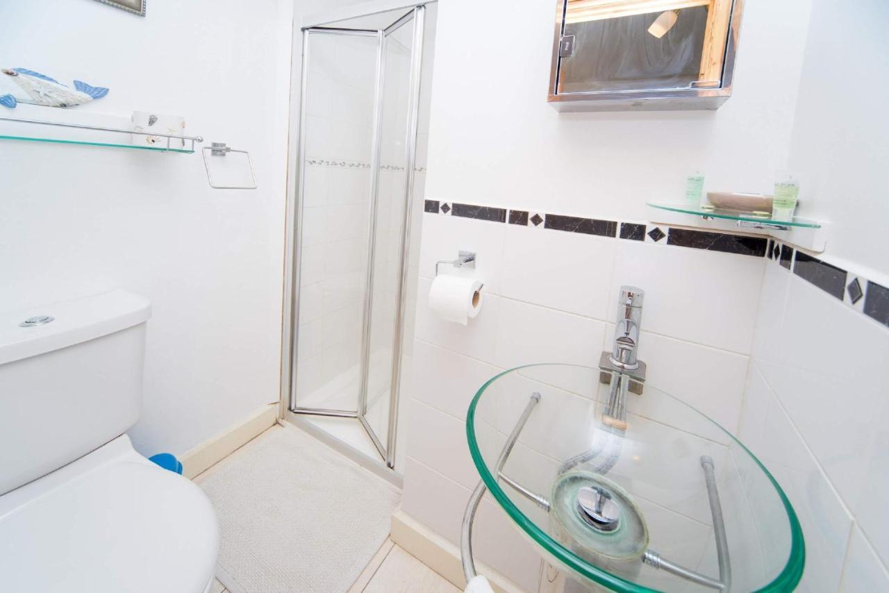 Cozy Snug Room, Short Drive To Lyme Regis, Crackling Fireplace, Private Balcony & Stunning Countryside Views, Free Private Parking & Wifi Axminster Extérieur photo