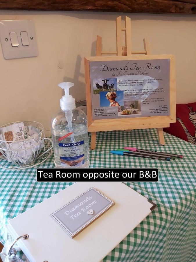 Cozy Snug Room, Short Drive To Lyme Regis, Crackling Fireplace, Private Balcony & Stunning Countryside Views, Free Private Parking & Wifi Axminster Extérieur photo
